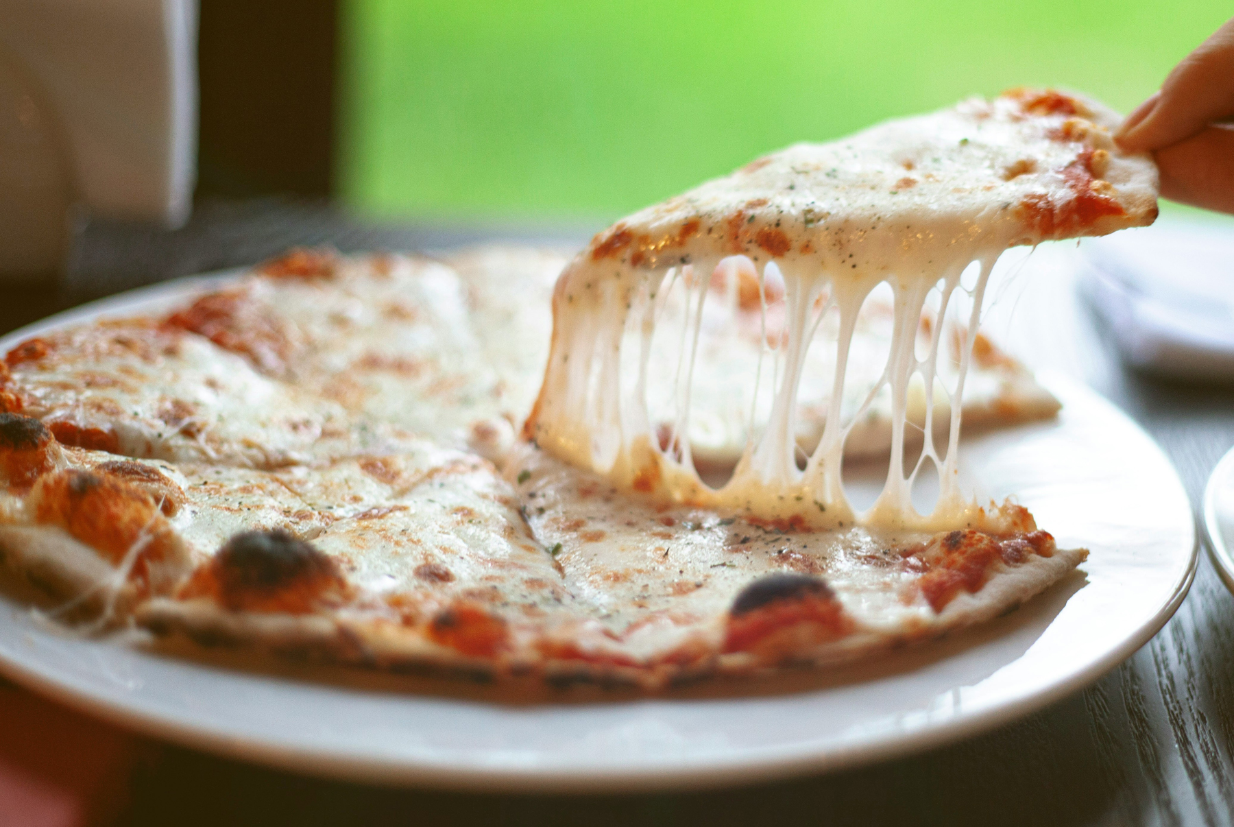 Pizza mit geschmolzenem Käse