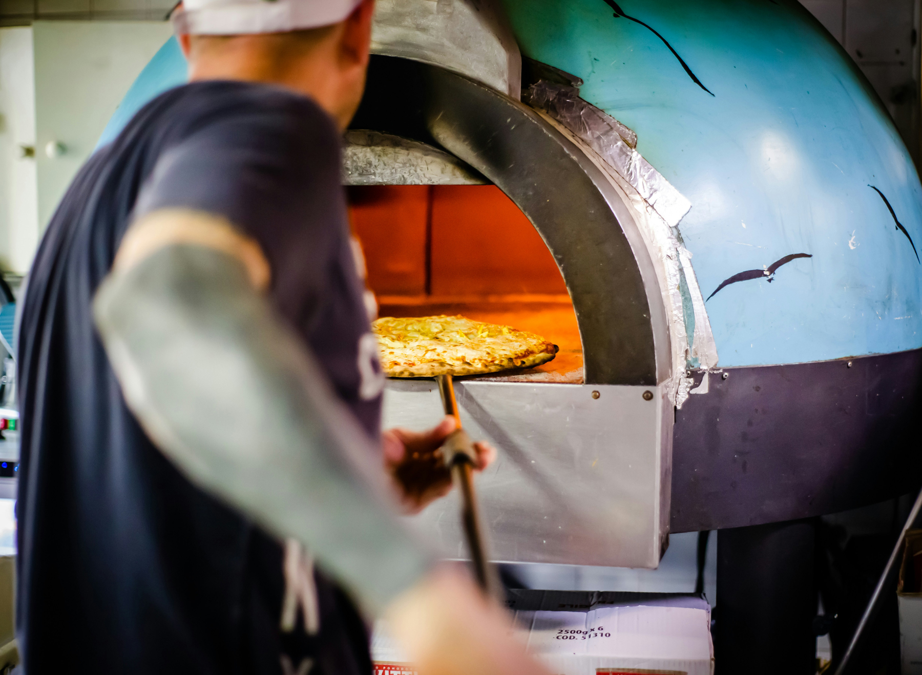Backofen mit geöffneter Tür